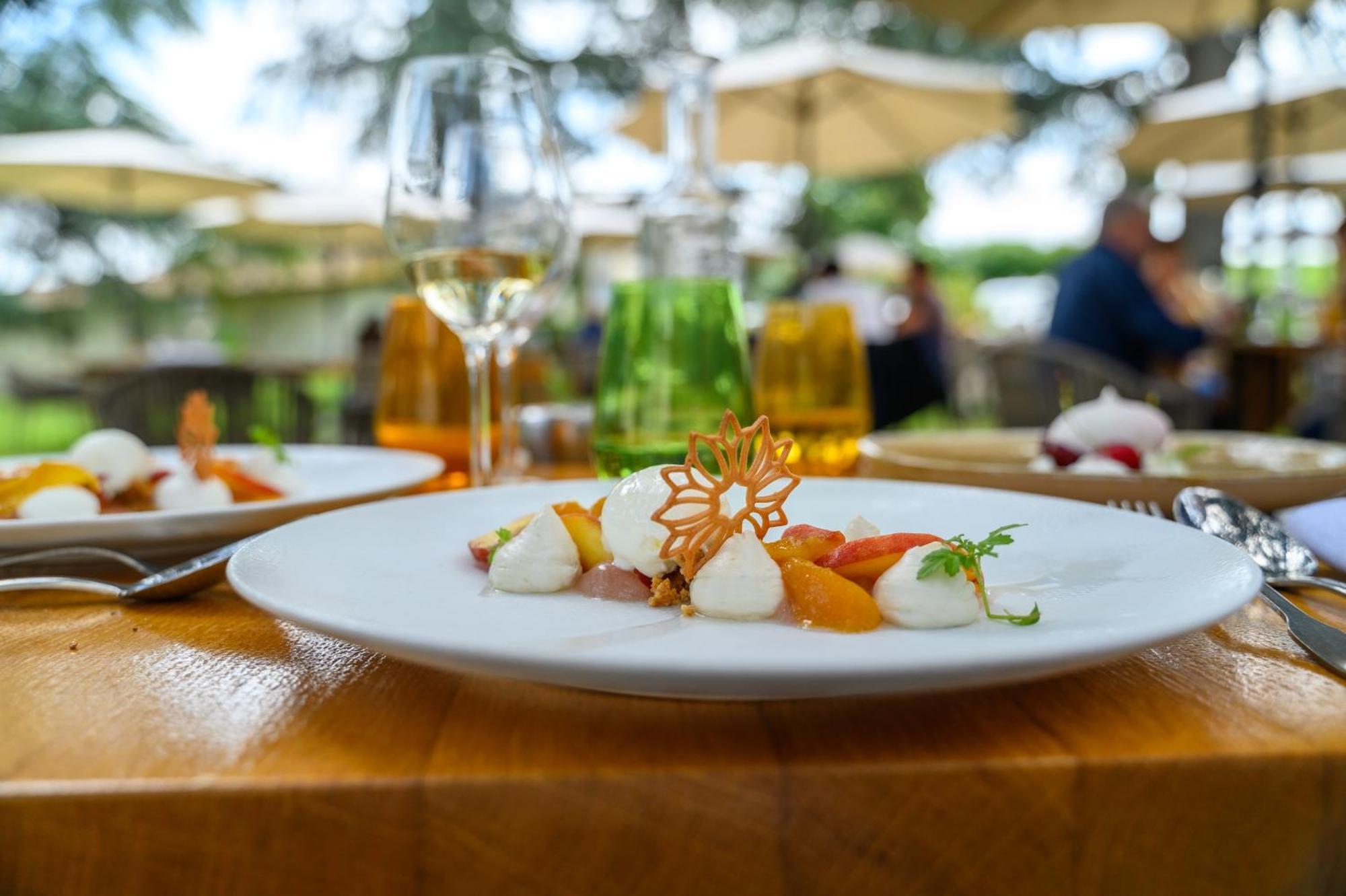 Pey La Tour - Logis Hotels & Restaurant Salleboeuf Luaran gambar