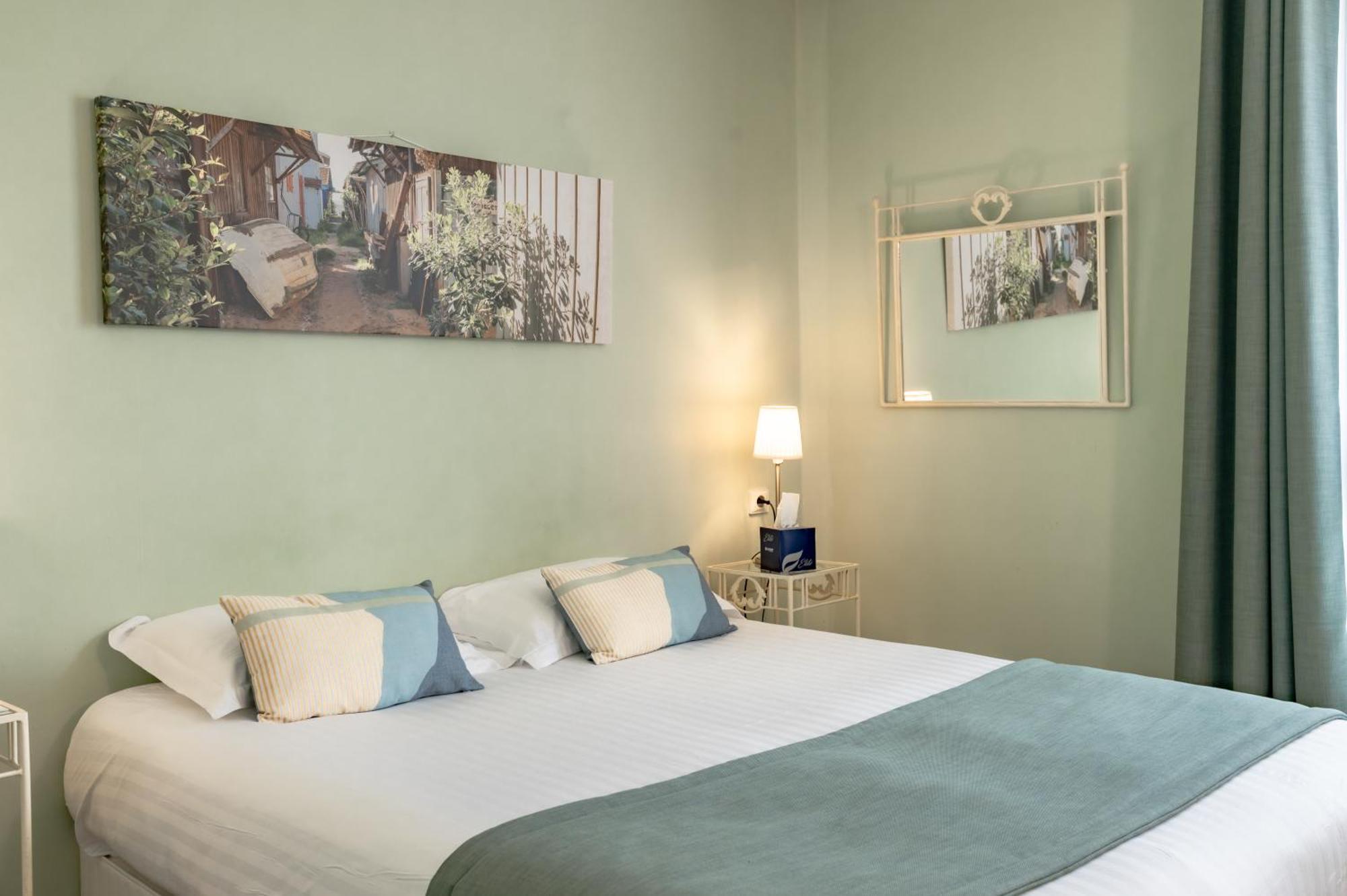 Pey La Tour - Logis Hotels & Restaurant Salleboeuf Luaran gambar